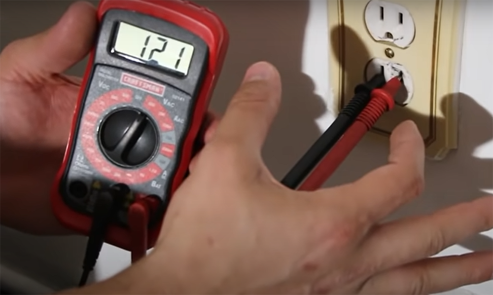 ¿Cómo verificar el voltaje 240 con un multímetro?