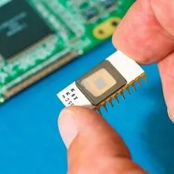 Cómo probar un circuito integrado usando un multímetro - Guía completa