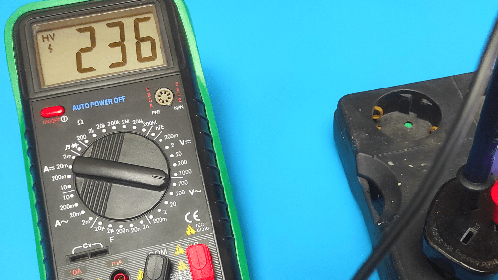 Cómo verificar el voltaje 240 con un multímetro