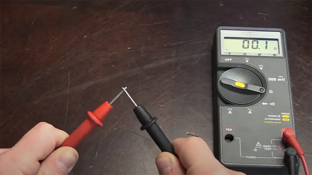 ¿Cómo probar el sensor de cigüeñal de 3 cables con un multímetro?