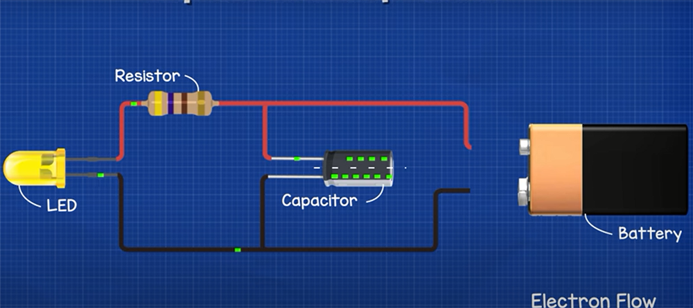 ¿Cuál es la carga final en el capacitor?