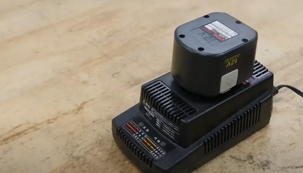 ¿Se puede cargar una batería de iones de litio con un cargador de NiCad?