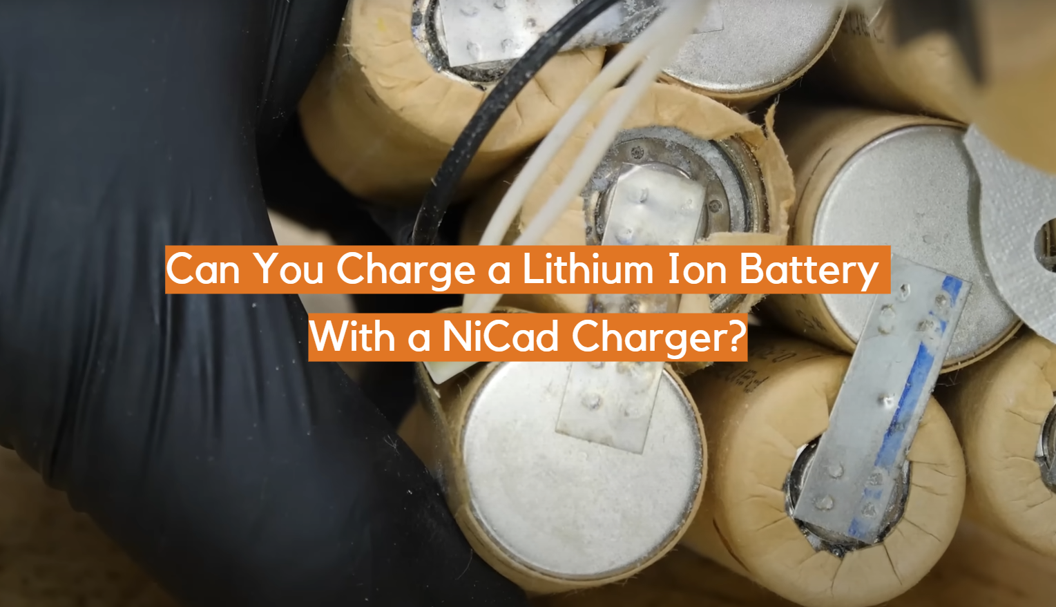 ¿Se puede cargar una batería de iones de litio con un cargador de NiCad?