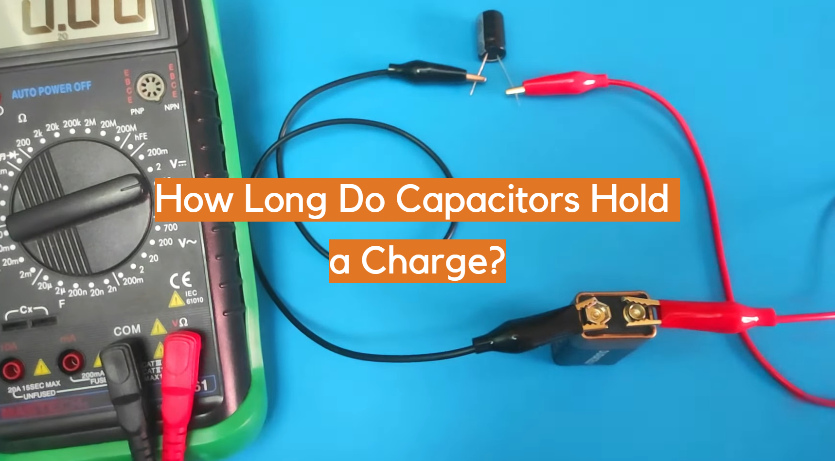 ¿Cuánto tiempo mantienen una carga los capacitores?