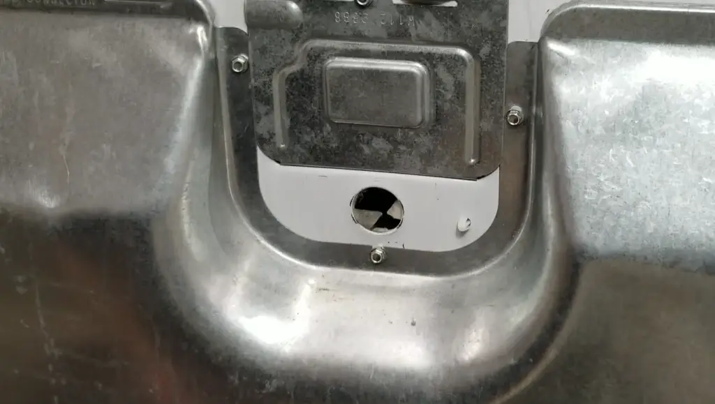 ¿Cómo conectar un tomacorriente de secadora de 3 clavijas con 4 cables?