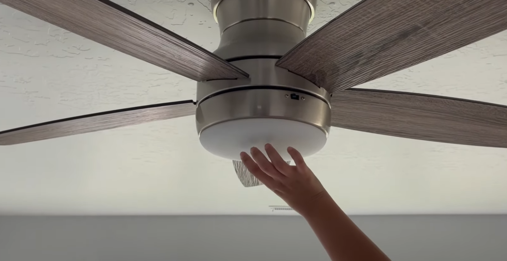¿Cómo cambiar de dirección en un ventilador de techo sin interruptor?