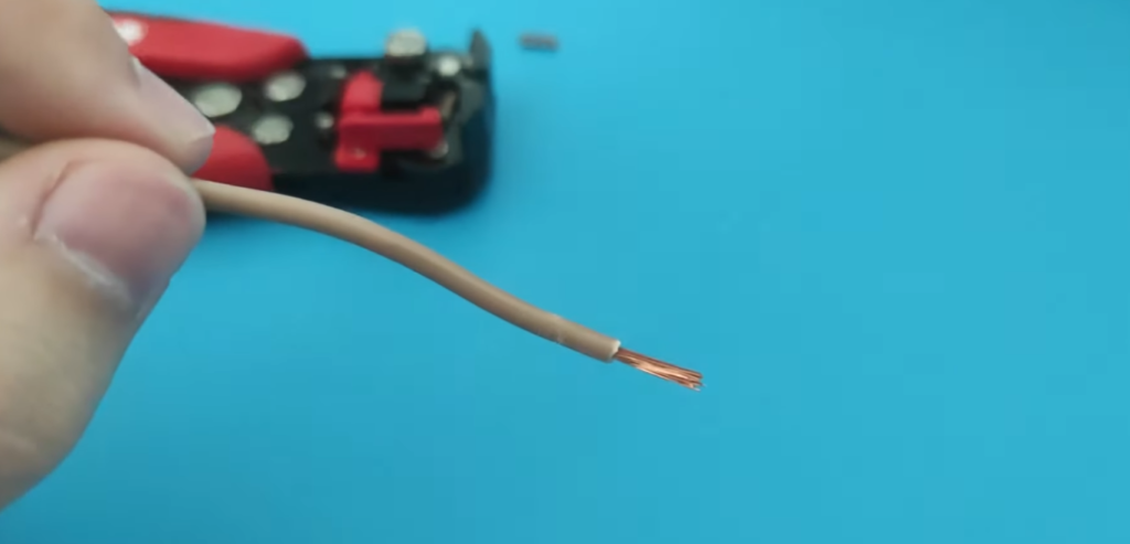 ¿Cómo arreglar un cable roto sin soldar?