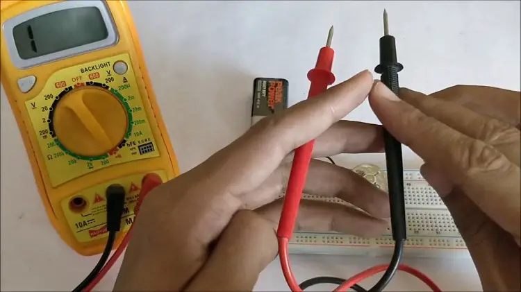 Cómo comprobar la continuidad en un cable largo