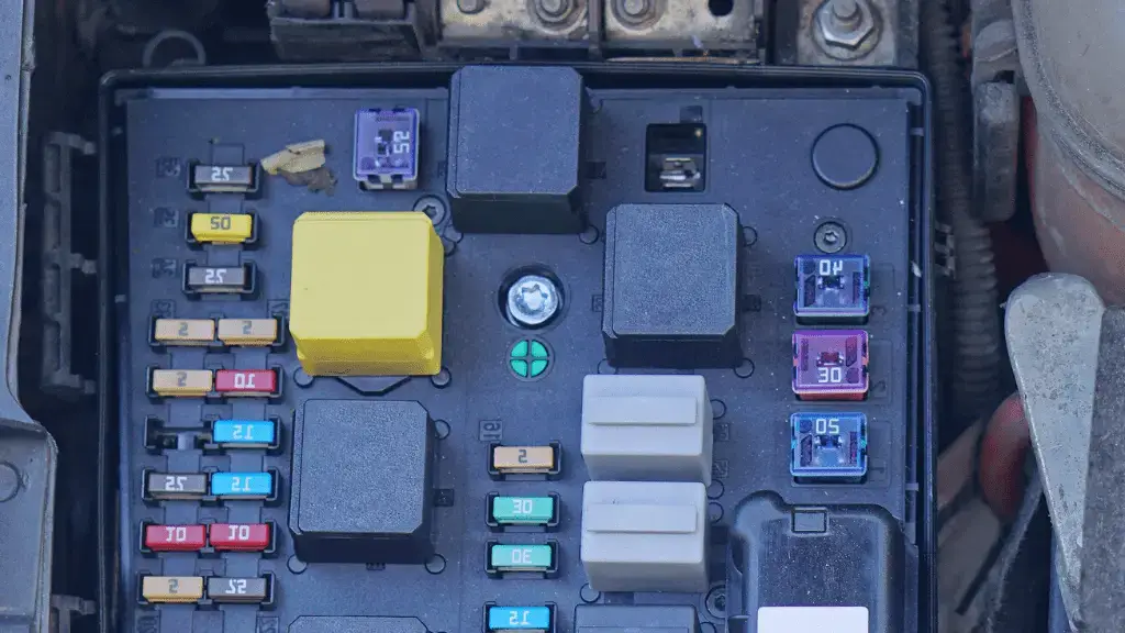 Qué tamaño de fusible para amperios de 1000 vatios (explicado en detalle)