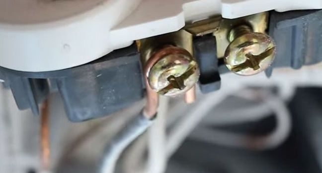 Cómo conectar tomacorrientes en serie (conceptos básicos de cableado)