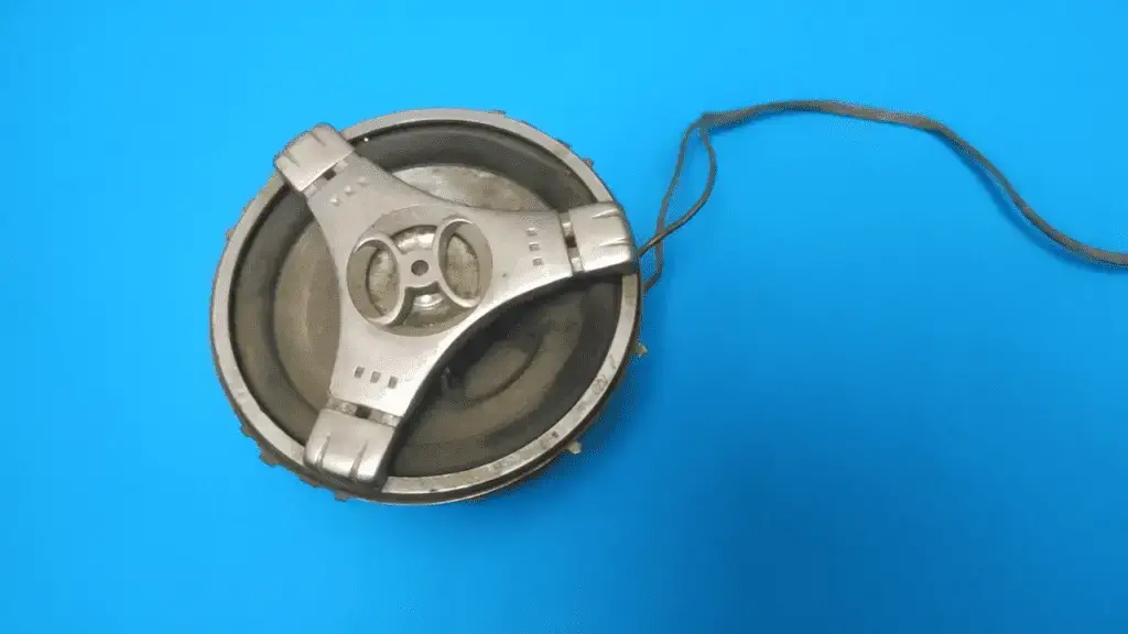 Cómo probar un subwoofer con un multímetro