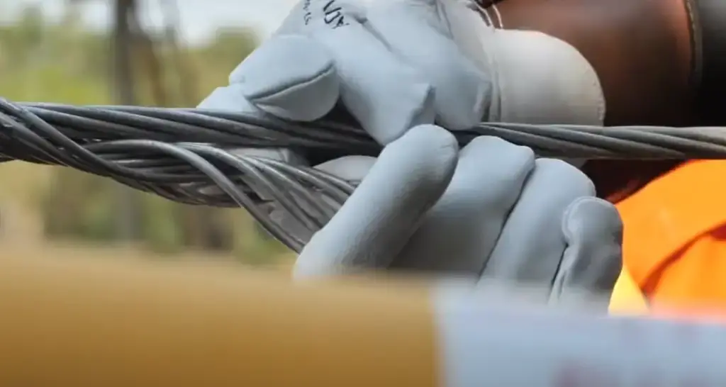 ¿Qué tipo de guantes usan los electricistas?