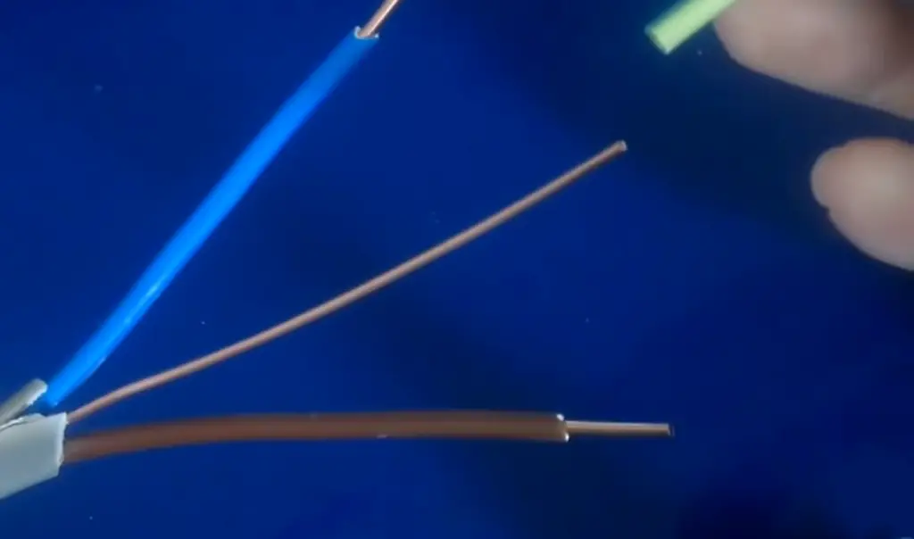 Cable marrón y azul: ¿cuál es positivo?