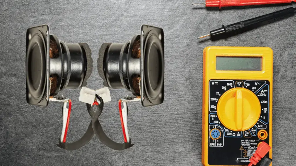 Cómo probar cables de altavoz positivos y negativos con multímetro
