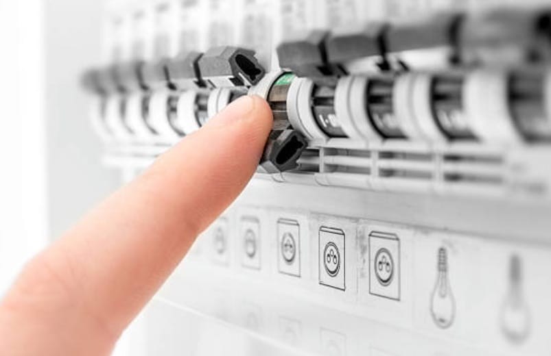 Cómo quitar un cable de un conector a presión (guía experta)