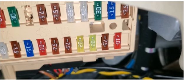 Dónde conectar el cable remoto del amplificador (5 vías)