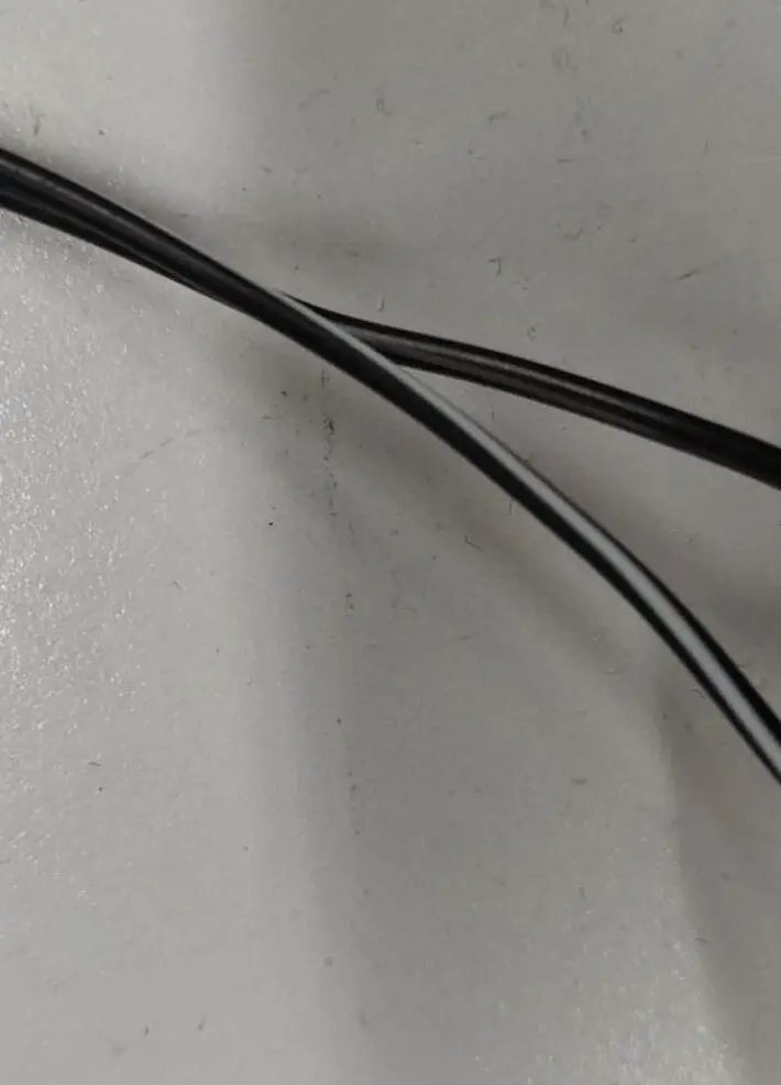 Qué cable es positivo (rojo en vrm) y cuál es negativo (negro...
