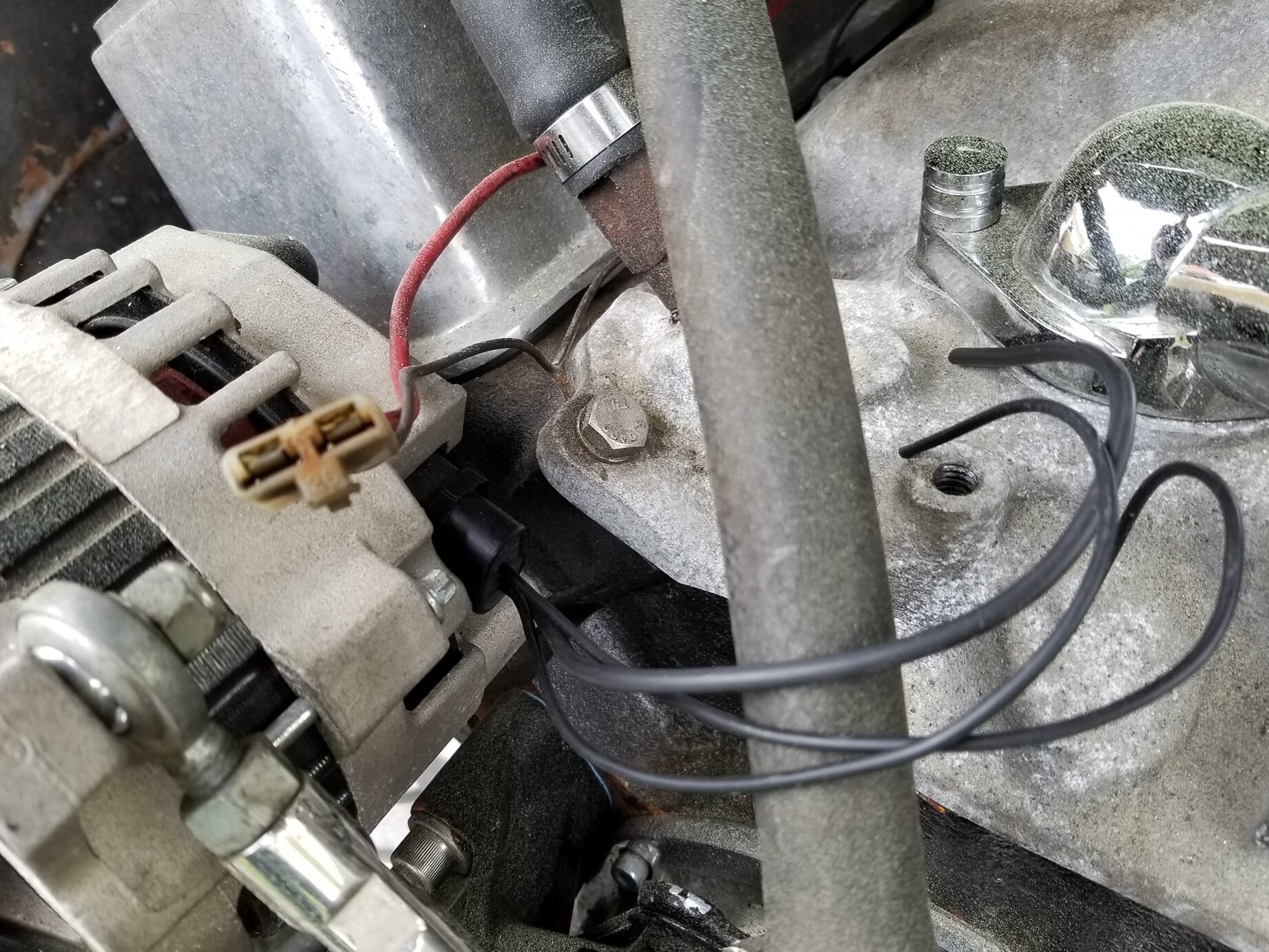 Dolor de cabeza por el cableado del alternador.