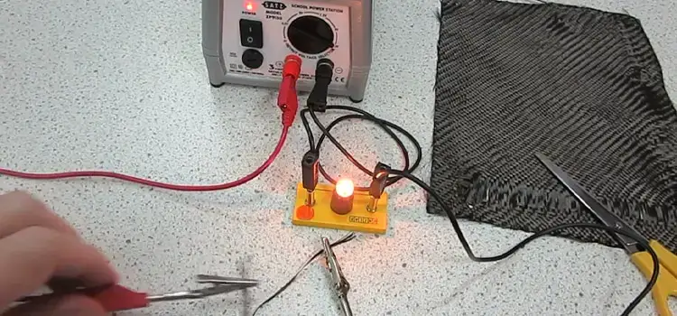 ¿La fibra de carbono es conductora?